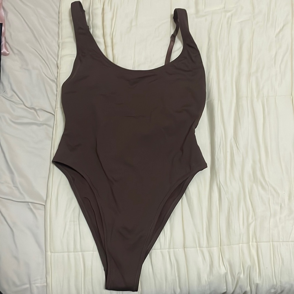 SKIMS Swim Scoop Neck One Piece in Cocoa size large